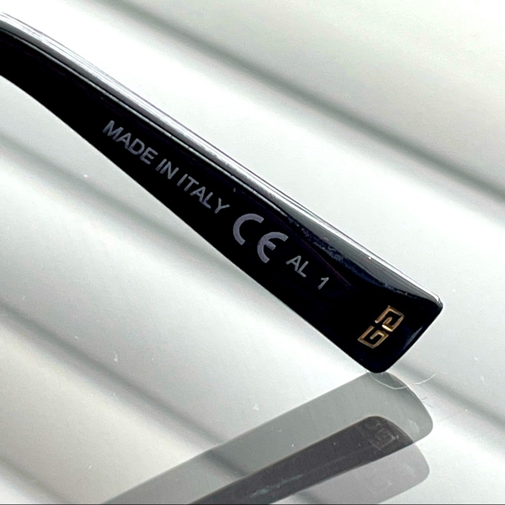 New Unisex Givenchy Sunglasses - Picture 10 of 12